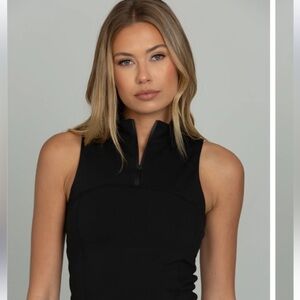 Gold Hinge Black Day to Night Quarter-Zip Top Size M